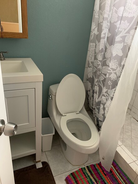 Building Photo - 8415 San Carlos Way