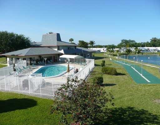 Building Photo - 2200 Park Ln