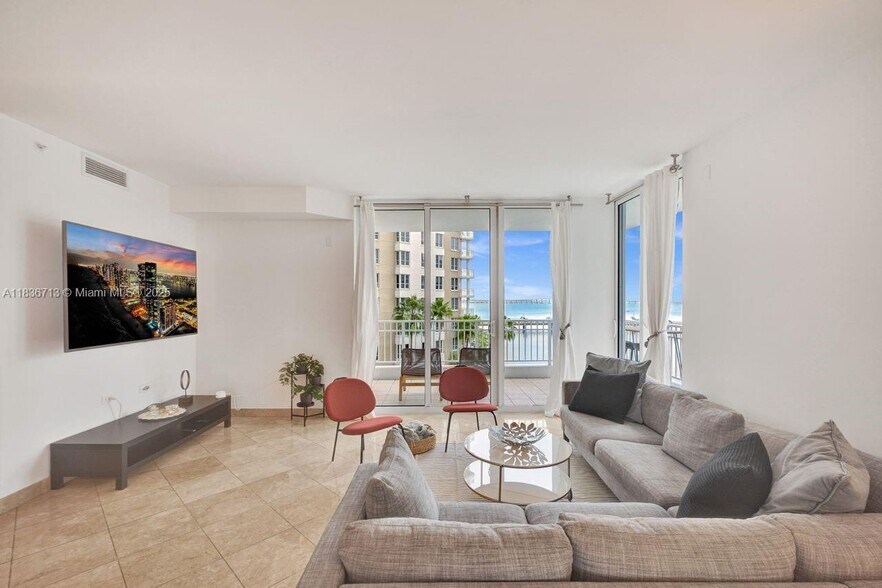 Building Photo - 801 Brickell Key Blvd