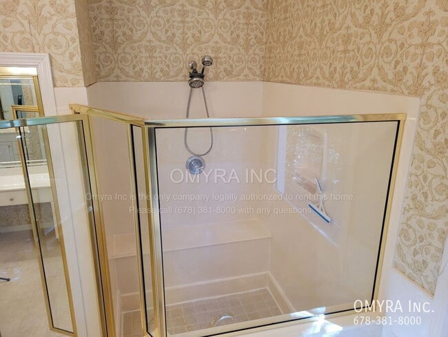 Building Photo - Gorgeous 5 Bedroom House in Peachtree Corners!