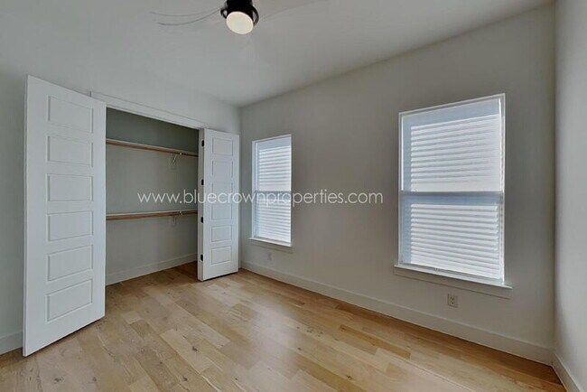 Building Photo - 805 S Glasgow Dr