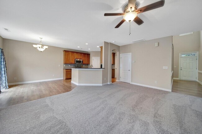Building Photo - Beautiful Three Bed Two and Half Bath Town...