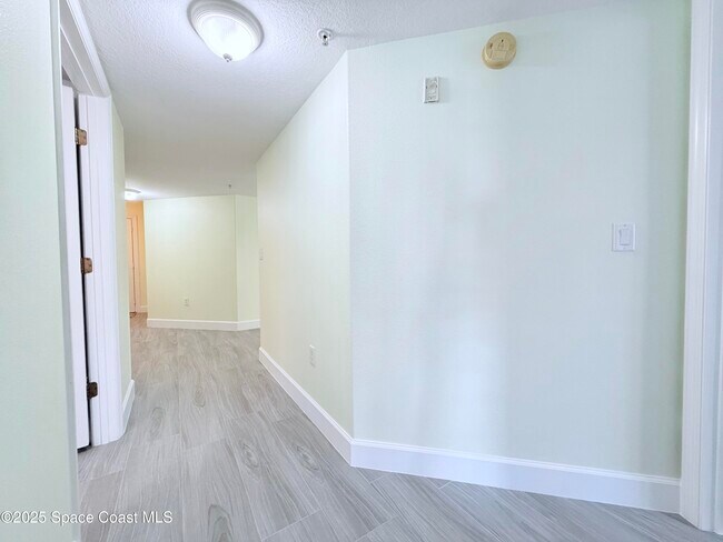 Building Photo - 8922 Laguna Ln
