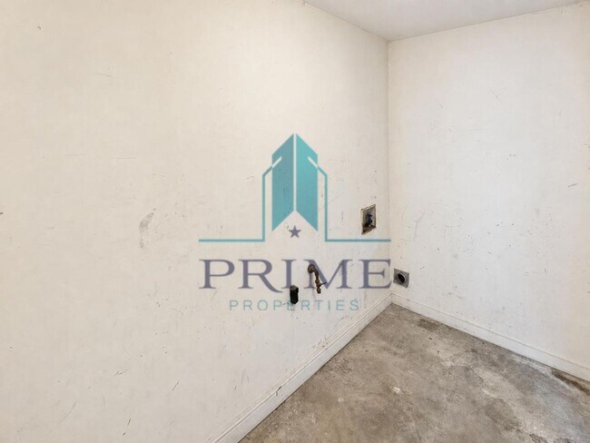 Building Photo - 9900 Randall Dr
