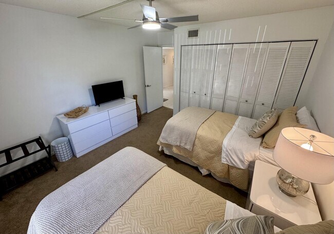 Building Photo - 5121 Oakhill Ln