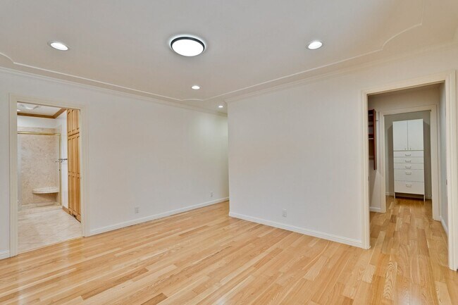 Building Photo - Bright and Spacious 3 Bed 2 Bath Single Fa...