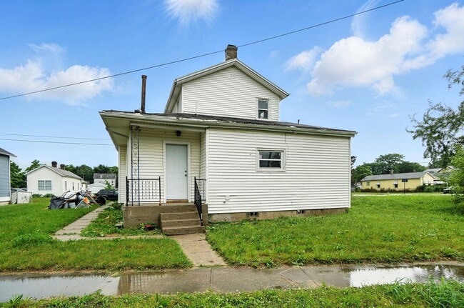 Building Photo - Newly Renovated, Large Home in Dayton!!