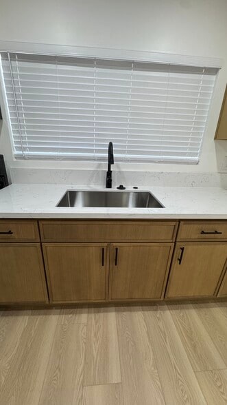 Building Photo - 3443 E 8th St