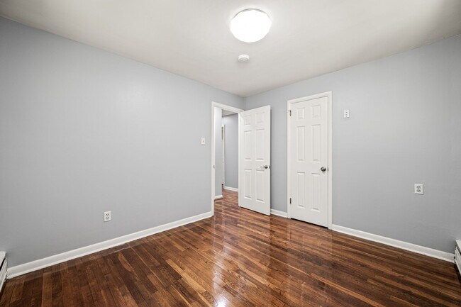 Building Photo - 25 E Pennsbury Way