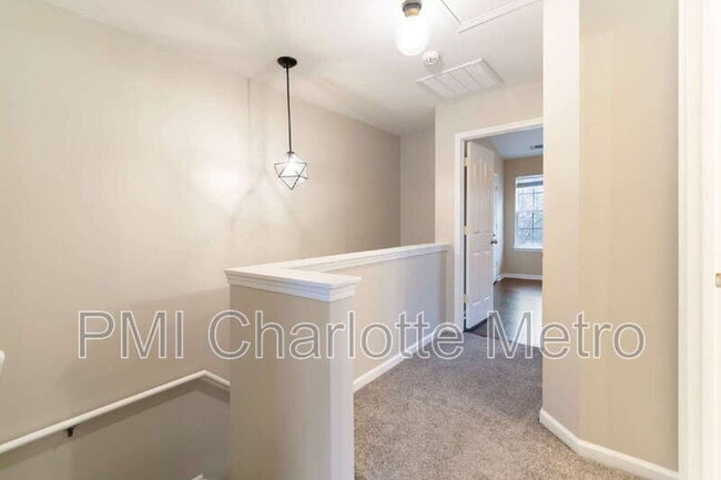 Building Photo - 9344 Greenheather Dr