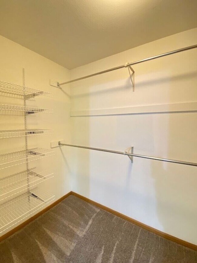 Building Photo - Large 3 Bedroom, 2.5 Bath Townhome with 2 car attached garage in Northwest Loveland, CO