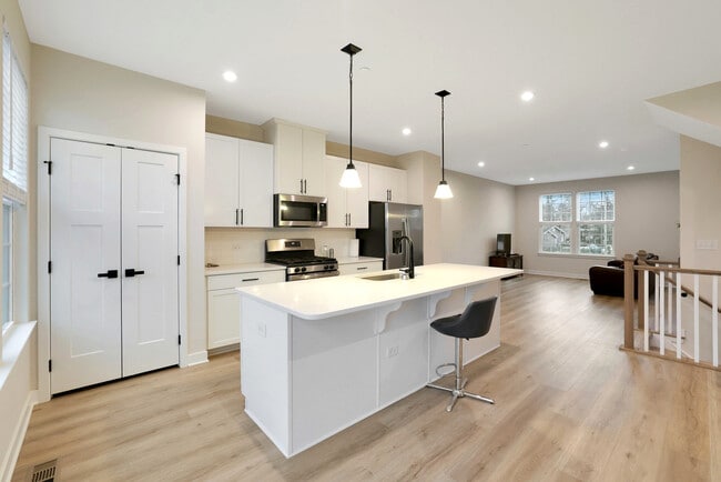 Building Photo - 155 Canterbury Way