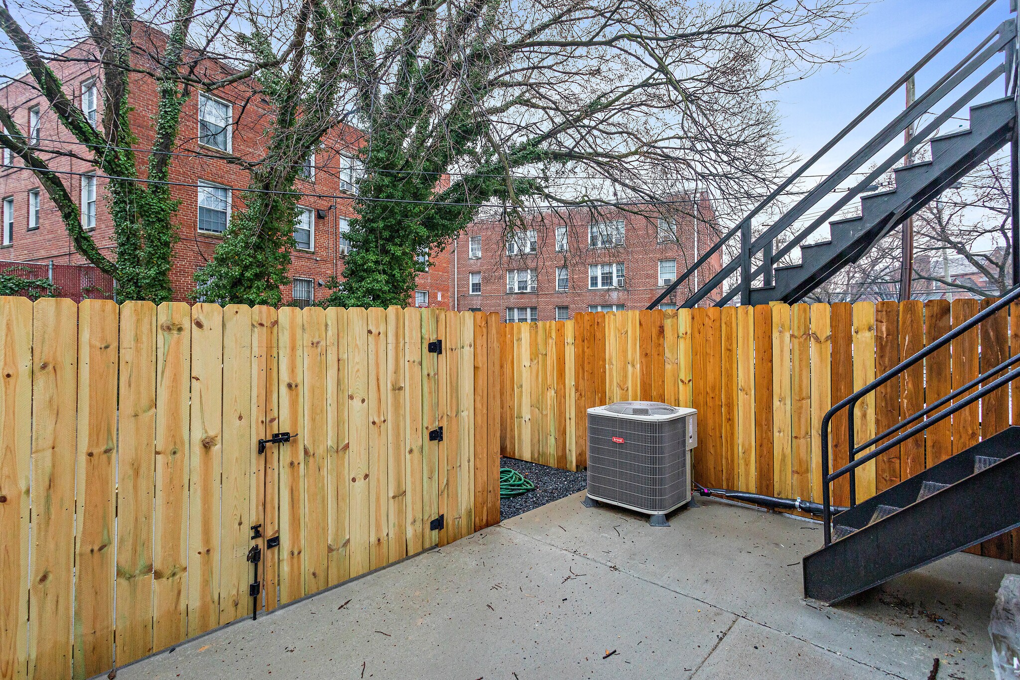 Building Photo - 68 Farragut Pl NW