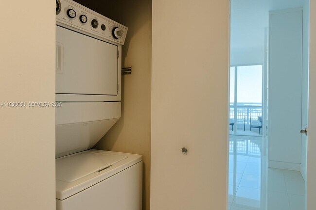 Building Photo - 60 SW 13th St