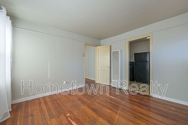 Building Photo - 1127.5 W Eufaula St