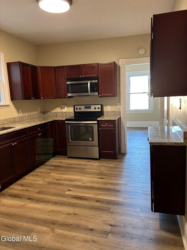 Building Photo - 1620 6th Ave