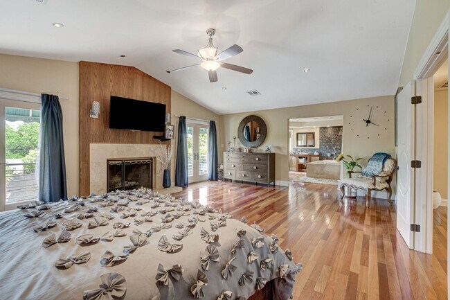 Building Photo - 7001 Alamitos Cir