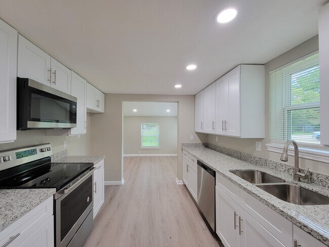 Building Photo - 1107 Roosevelt