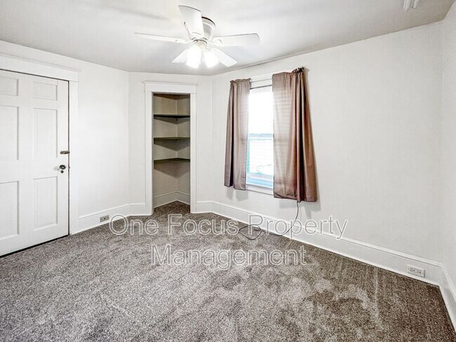 Building Photo - 716 7th Ave