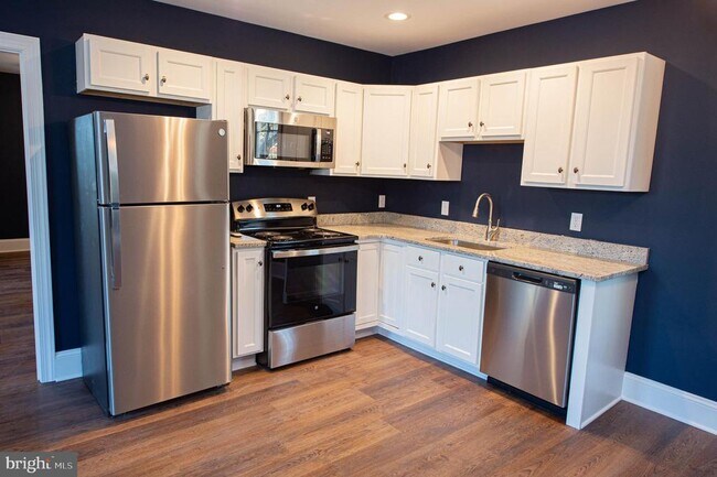 Building Photo - 106 Colonial Ct
