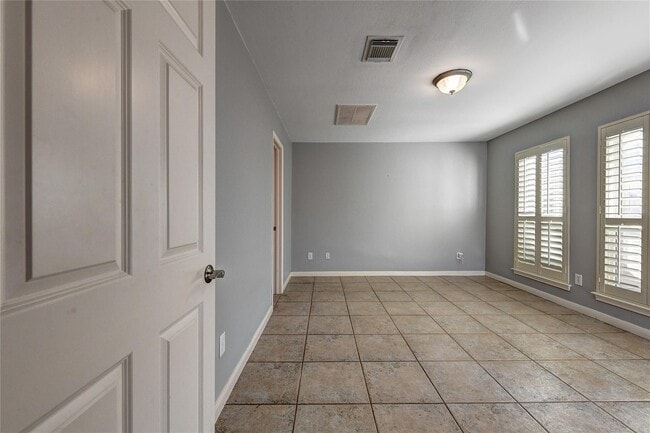 Building Photo - 1012 Rochow St