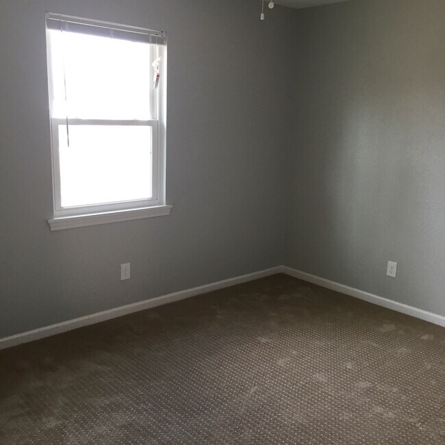 Building Photo - 2517 Maverick Ln