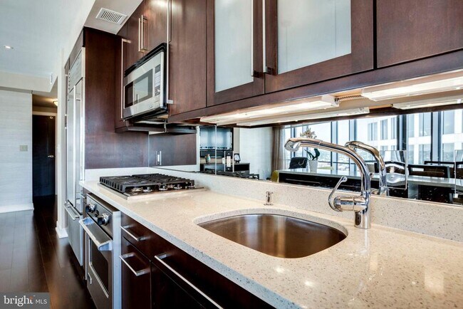 Building Photo - 1111 19th St N