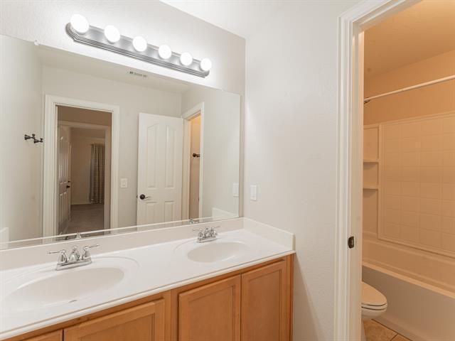 Building Photo - 8240 Lauren Way