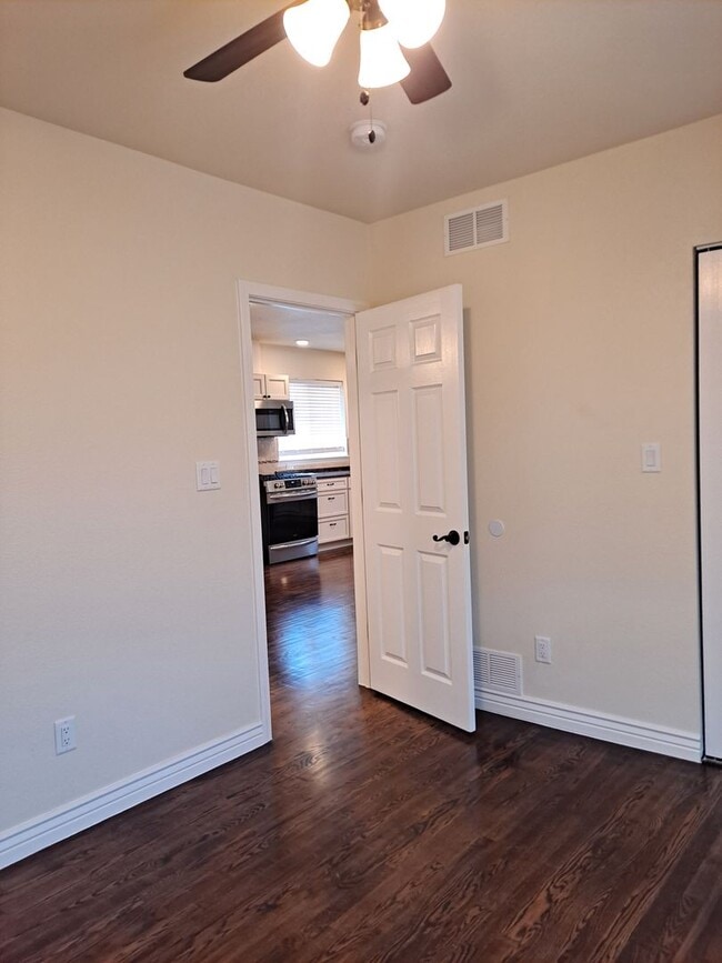Building Photo - ALL PROSPECTIVE TENANTS MUST SUBMIT A $58 ...