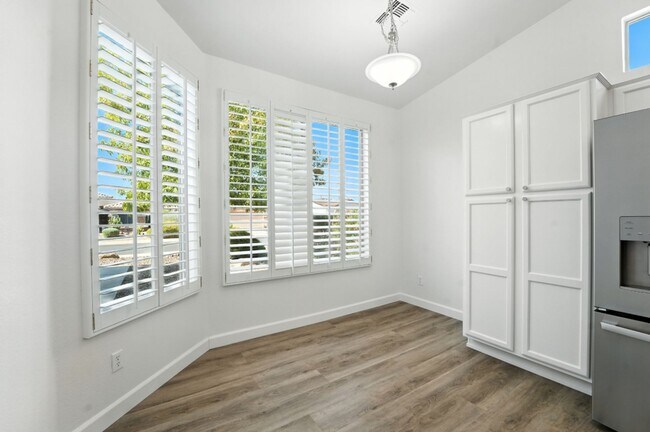 Building Photo - Fully Remodeled 2BR + Den in Trilogy at Po...