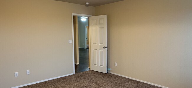 Building Photo - 6300 SW Chalkstone Rd