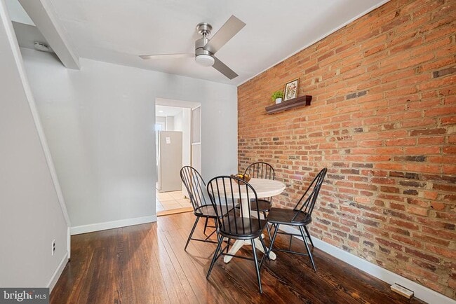 Building Photo - 130 E Randall St