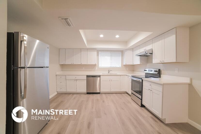 Building Photo - 1541 E Flower Cir