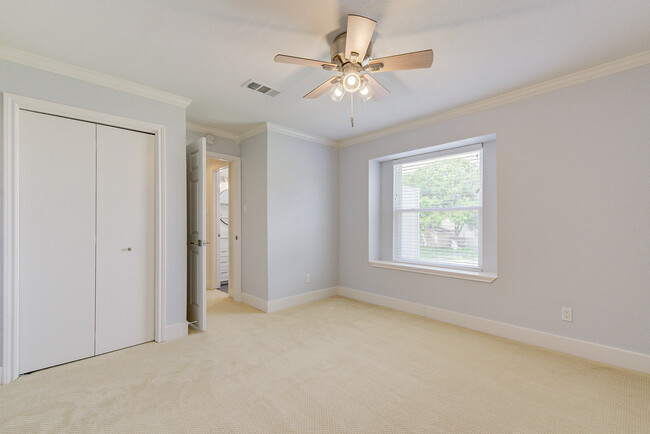 Building Photo - 15203 Woodhorn Dr