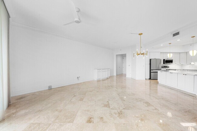 Building Photo - 550 SE Mizner Blvd