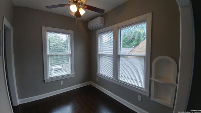 Building Photo - 209 E Rosewood Ave