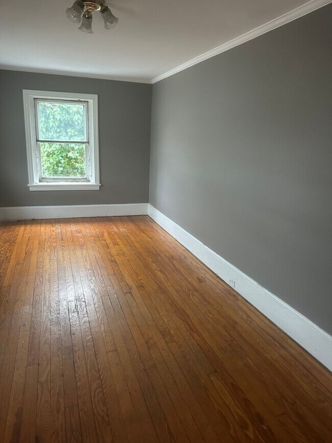 Building Photo - West Chester Historic Townhome - 4 bedrooms, 1 bath