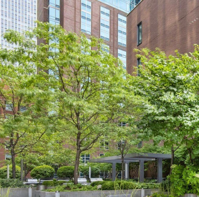 Building Photo - 845 N State St