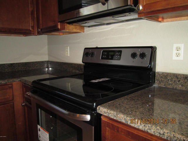 Building Photo - Three bedroom, two bath home!