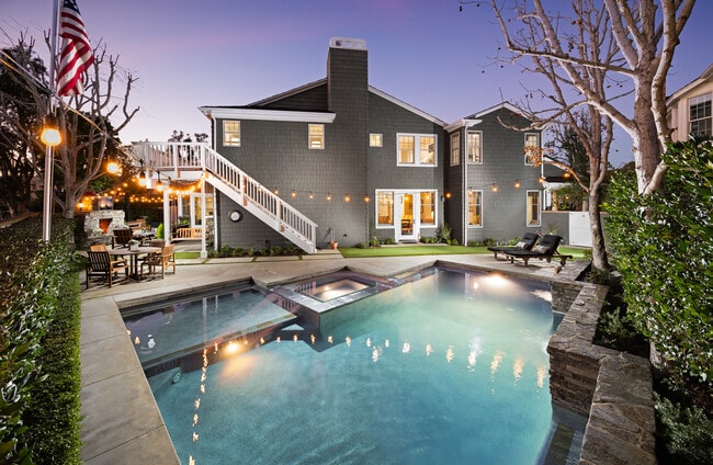 Building Photo - 13 Cape Danbury