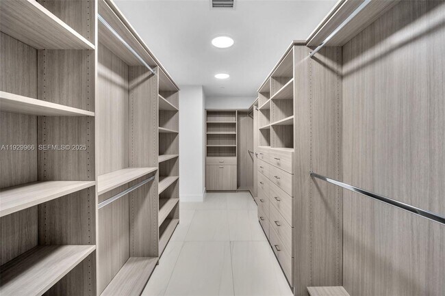 Building Photo - 151 N Seabreeze Blvd