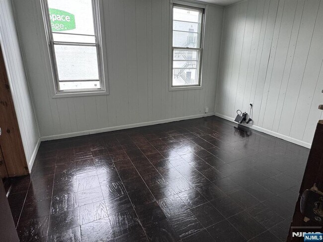 Primary Photo - 424-426 Harrison Ave-424-426
