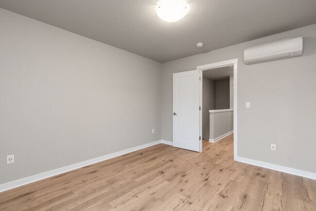 Building Photo - Modern 3 Bedroom Townhome with Designer Finishes in Lynnwood