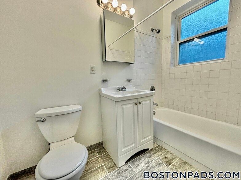 Building Photo - 111 Norway St