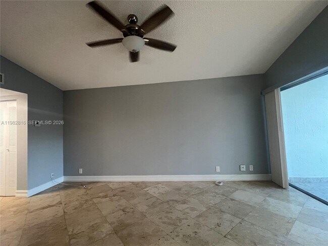 Building Photo - 9777 Westview Dr