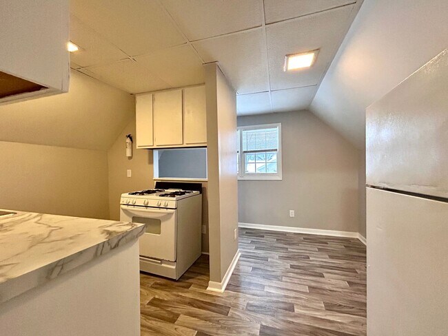 Building Photo - 1461 Leahy St