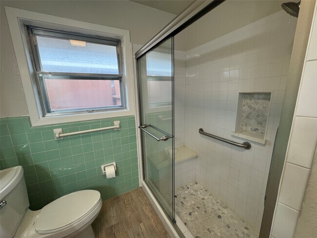 Building Photo - 2611 Prairie Ave