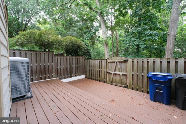 Building Photo - 3818 Vermont Ct