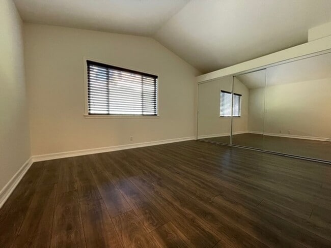 Building Photo - BEAUTIFUL 4 BEDROOM + 3 BATHROOM HOUSE IN SANTA CLARITA AVAILABLE NOW!