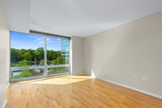 Building Photo - 9715 Woods Dr